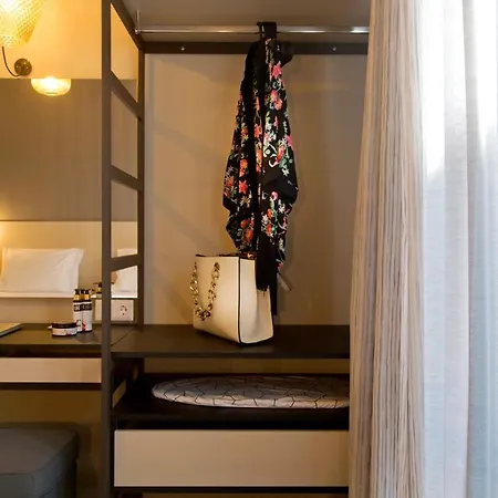 Loc Hospitality Urban 2*